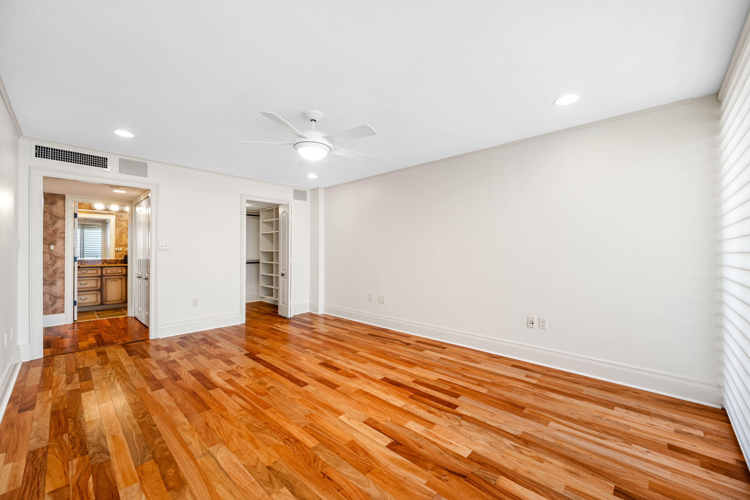 Treasure Island, Florida, 33706, United States, 2 Bedrooms Bedrooms, ,4 BathroomsBathrooms,Residential,For Sale,1830470
