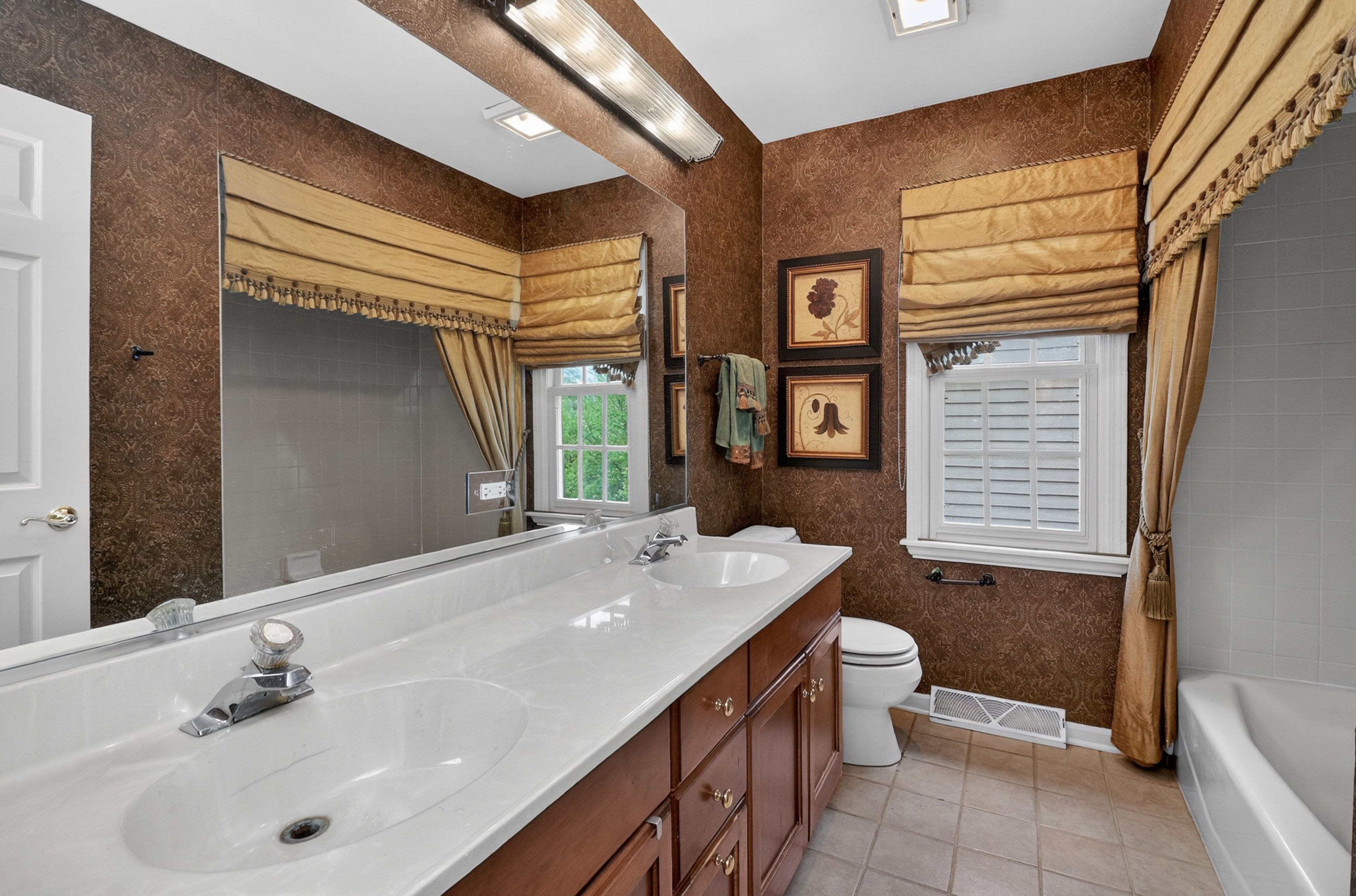  26W248 Tuckaway Court, Winfield, IL, 60190 - 物件實景