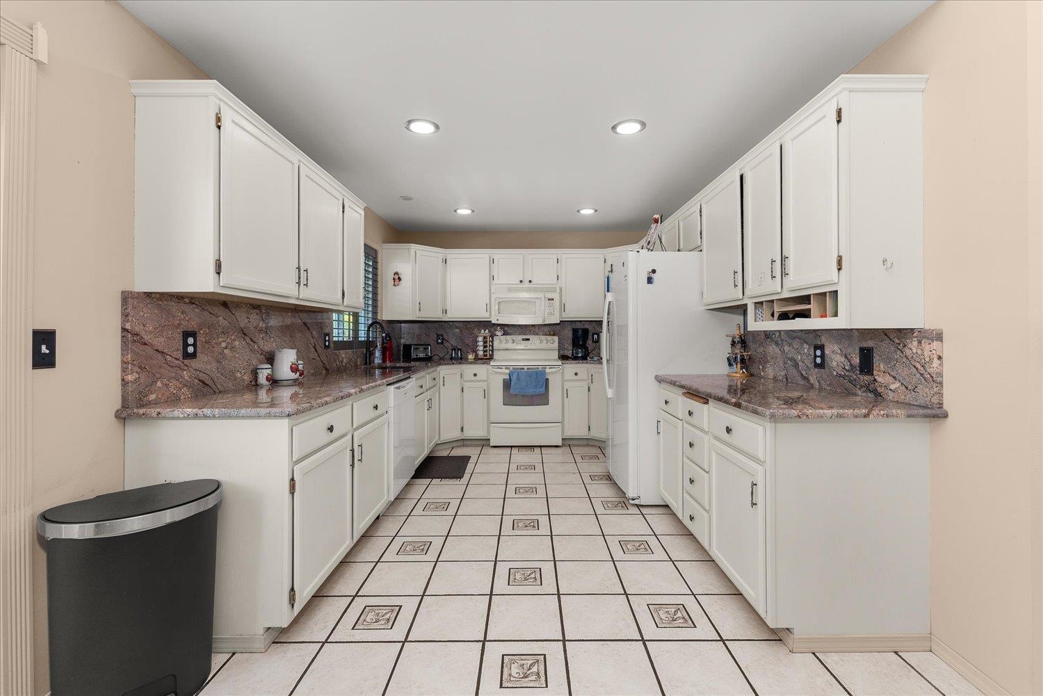 Nine Mile Falls, Washington, 99026, United States, 5 Bedrooms Bedrooms, ,3 BathroomsBathrooms,Residential,For Sale,1979574