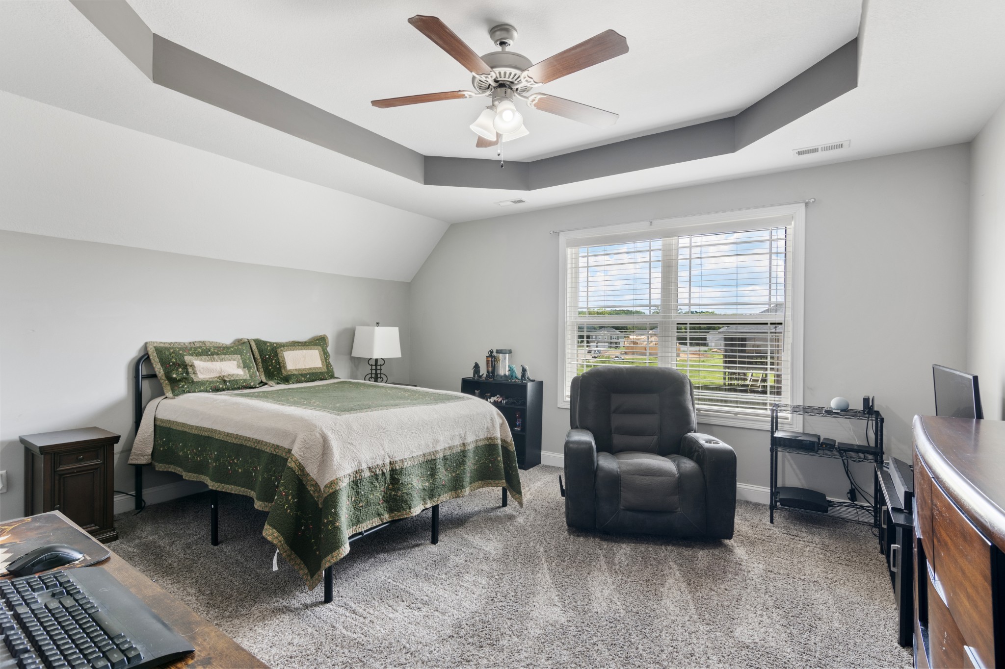 Clarksville, Tennessee, 37043, United States, 5 Bedrooms Bedrooms, ,4 BathroomsBathrooms,Residential,For Sale,1975936