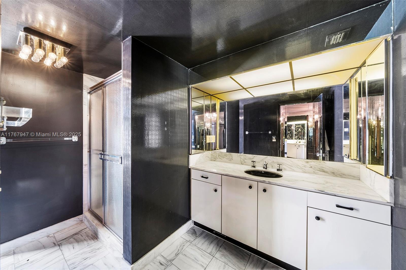 Miami Beach, Florida, 33140, United States, 3 Bedrooms Bedrooms, ,4 BathroomsBathrooms,Residential,For Sale,1745690