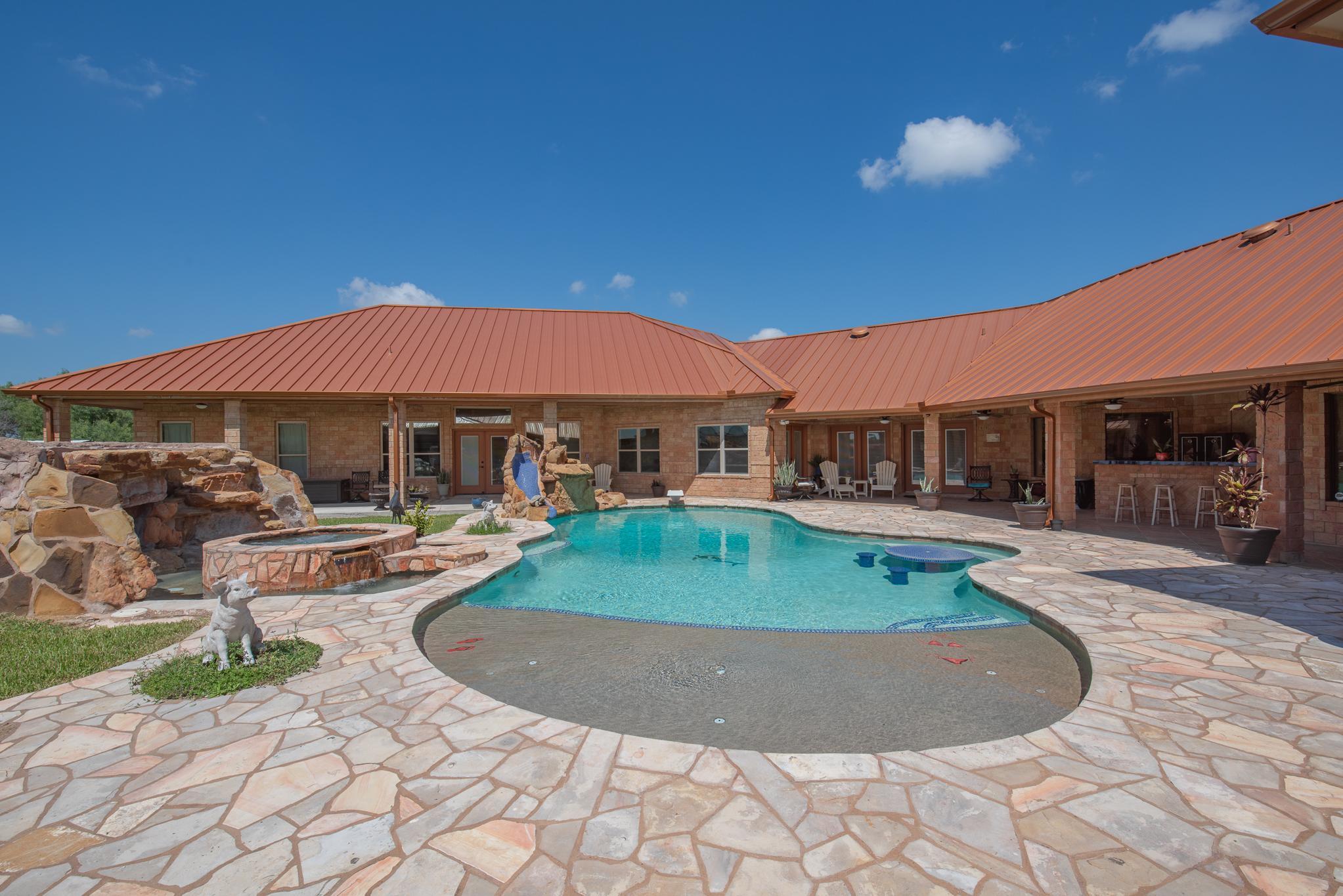 Kingsville, Texas, 78363, United States, 5 Bedrooms Bedrooms, ,6 BathroomsBathrooms,Residential,For Sale,1925551
