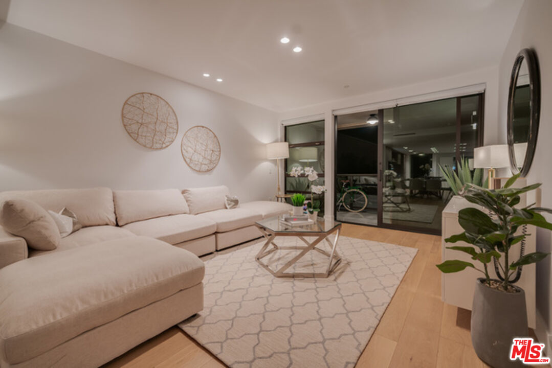 Los Angeles, California, 90024, United States, 2 Bedrooms Bedrooms, ,2 BathroomsBathrooms,Residential,For Sale,1940220