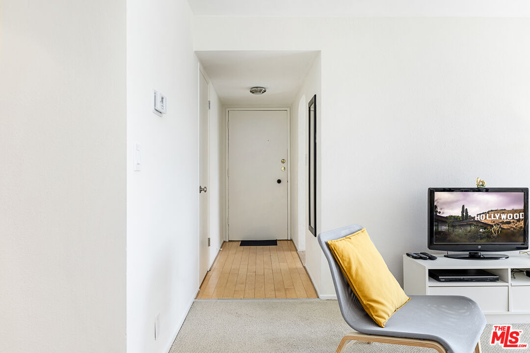 West Hollywood, California, 90069, United States, 1 Bedroom Bedrooms, ,1 BathroomBathrooms,Residential,For Sale,1987979