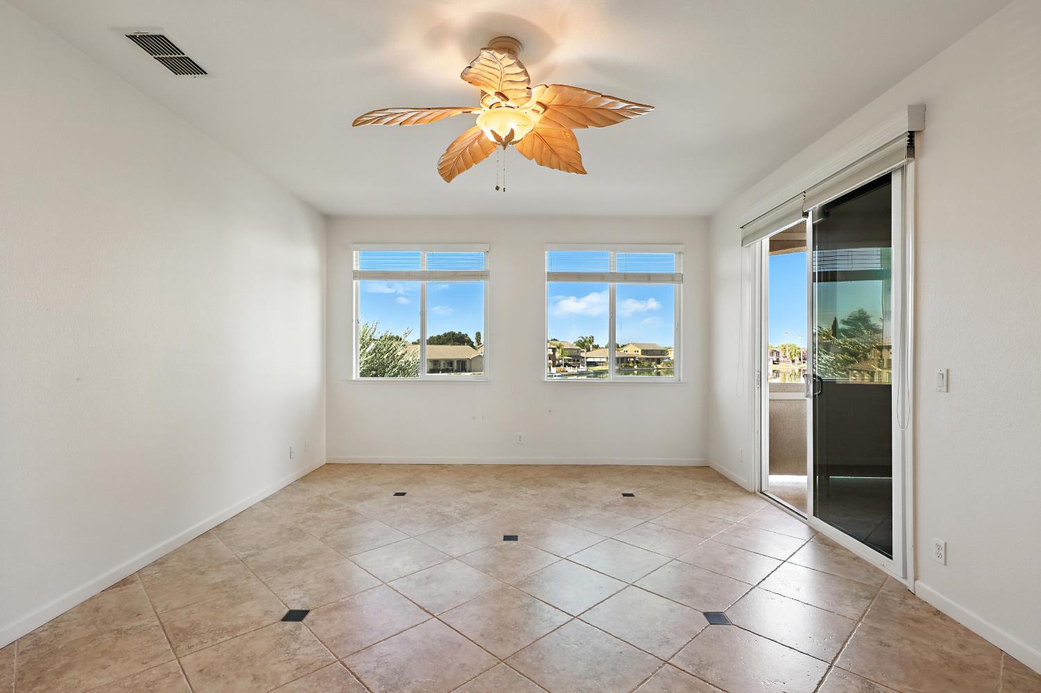 Chowchilla, California, 93610, United States, 5 Bedrooms Bedrooms, ,4 BathroomsBathrooms,Residential,For Sale,2009956