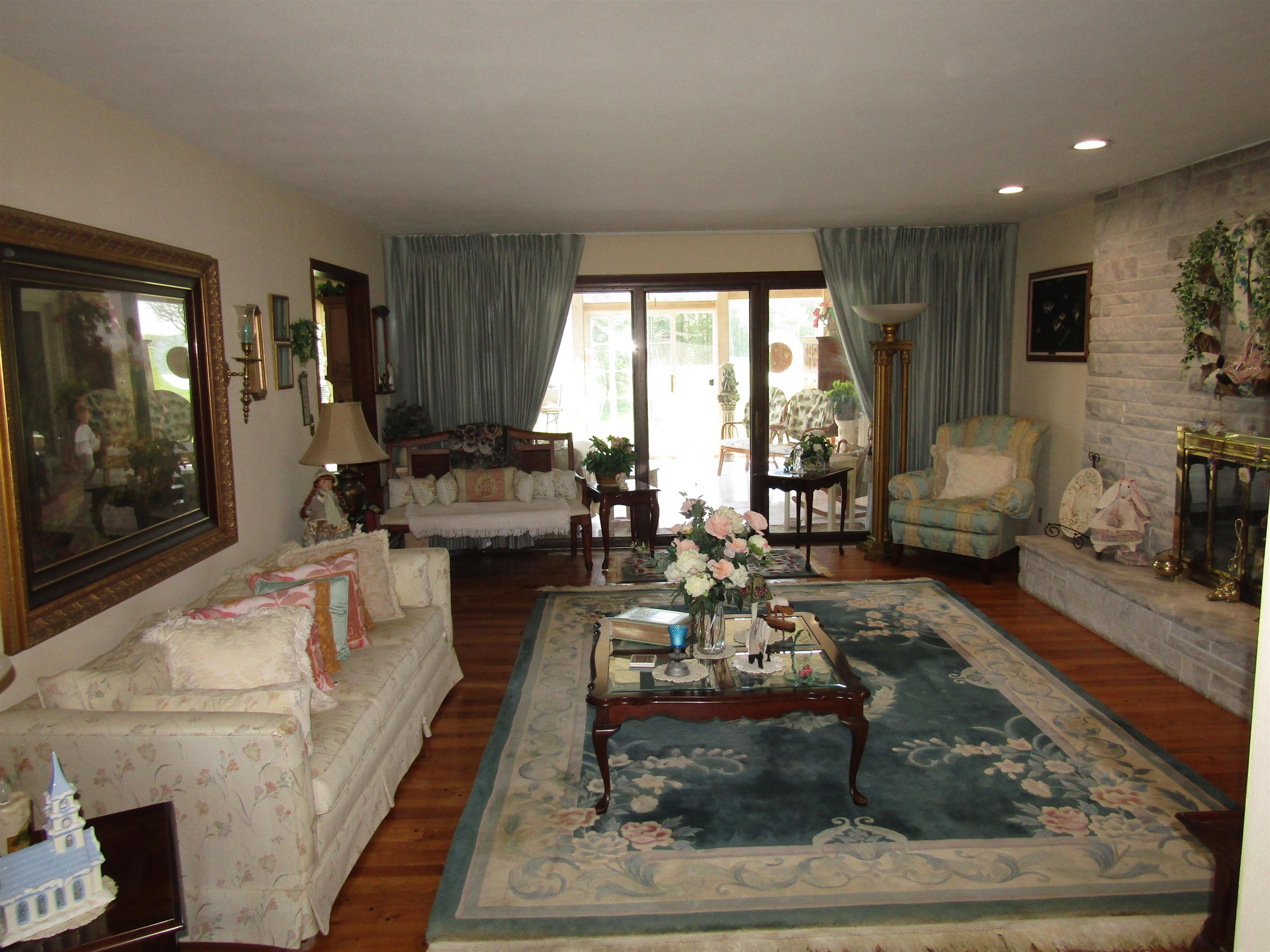 Beloit, Wisconsin, 53511, United States, 6 Bedrooms Bedrooms, ,5 BathroomsBathrooms,Residential,For Sale,1923330