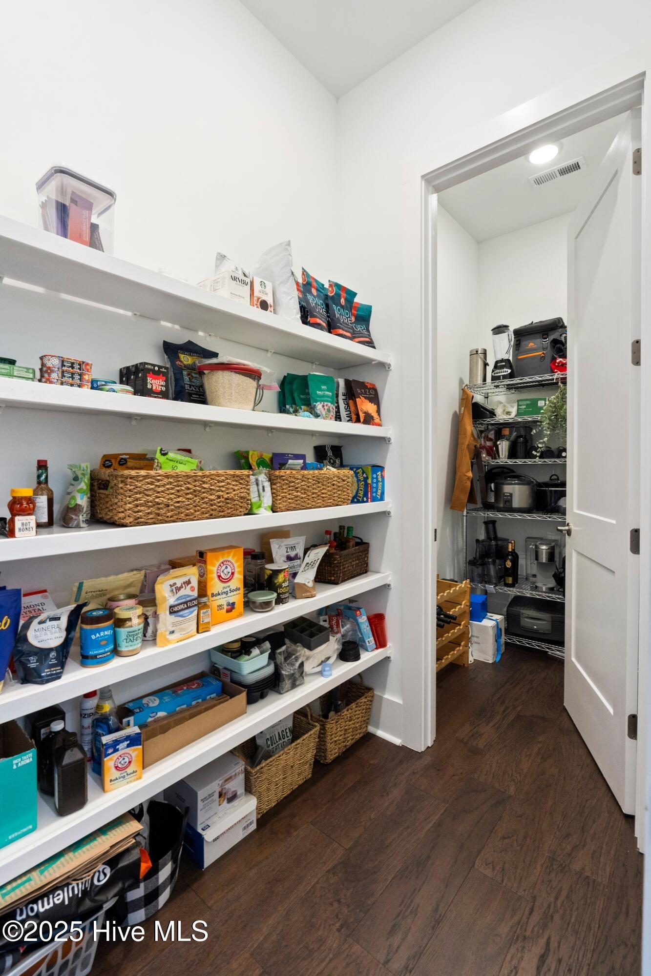 Wilmington, North Carolina, 28411, United States, 4 Bedrooms Bedrooms, ,5 BathroomsBathrooms,Residential,For Sale,1992122