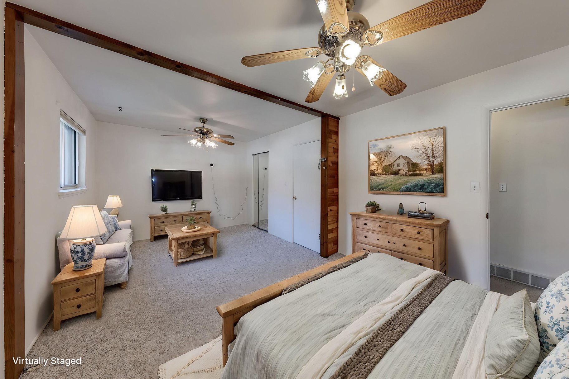  In-Town Home with Deck, Patio and Walkout Basement - 物件實景