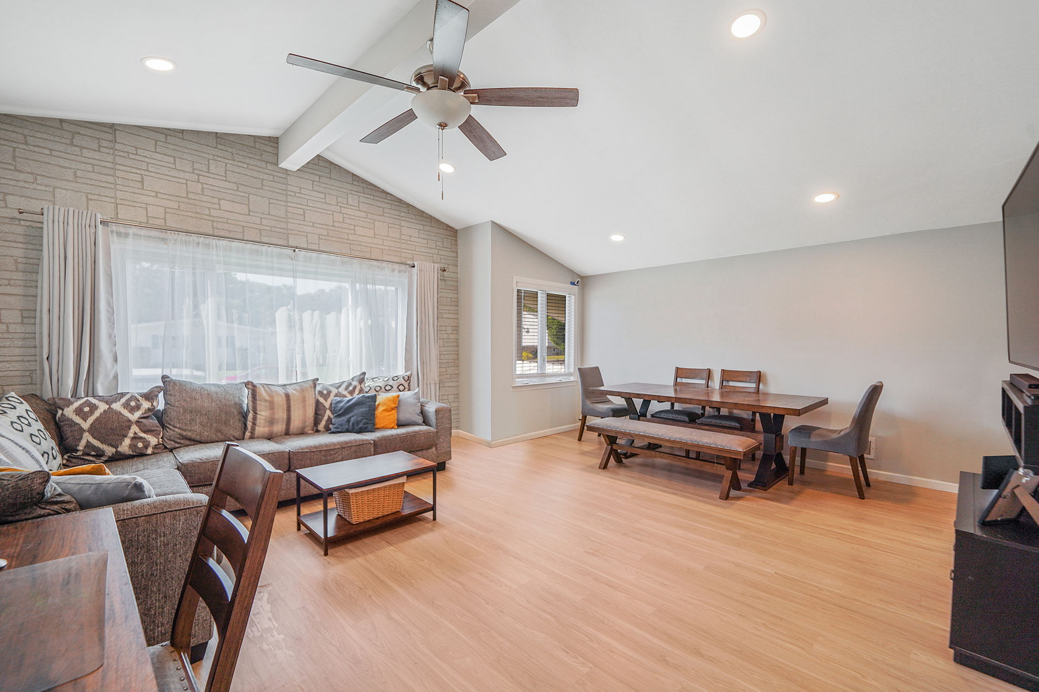 Selden, New York, 11784, United States, 3 Bedrooms Bedrooms, ,2 BathroomsBathrooms,Residential,For Sale,1928294