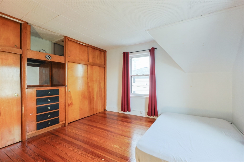 Quincy, Massachusetts, 02169, United States, 4 Bedrooms Bedrooms, ,2 BathroomsBathrooms,Residential,For Sale,2001960