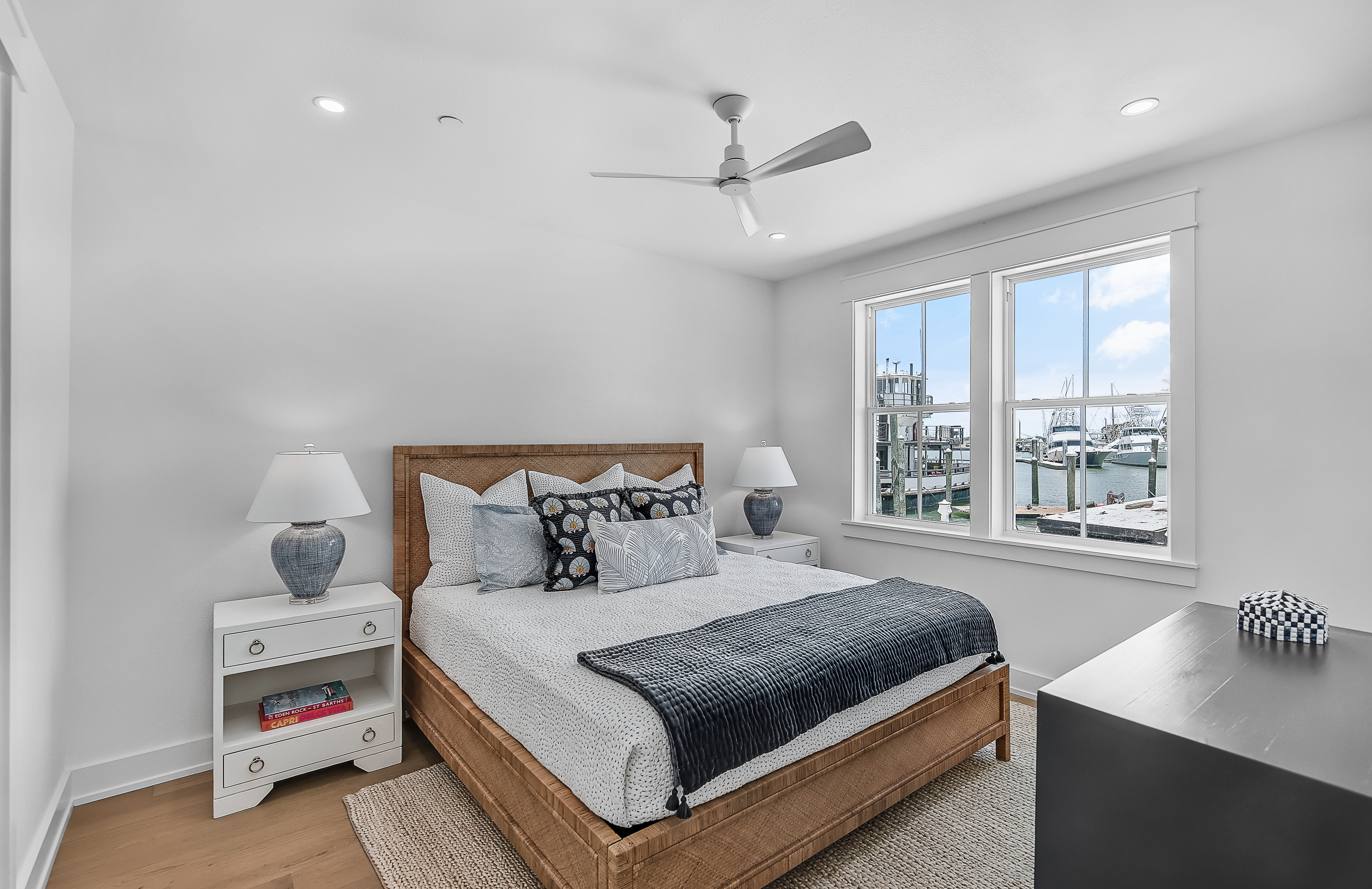  Coastal Elegance Meets Waterfront Living - 物件實景