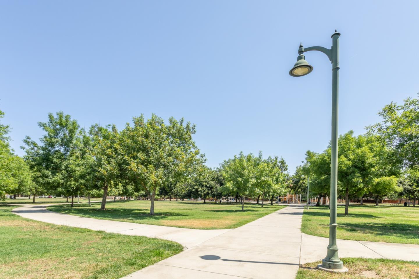 Clovis, California, 93611, United States, 4 Bedrooms Bedrooms, ,2 BathroomsBathrooms,Residential,For Sale,1907507