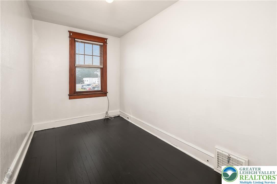 Palmer Twp, Pennsylvania, 18045, United States, 6 Bedrooms Bedrooms, ,2 BathroomsBathrooms,Residential,For Sale,1932812