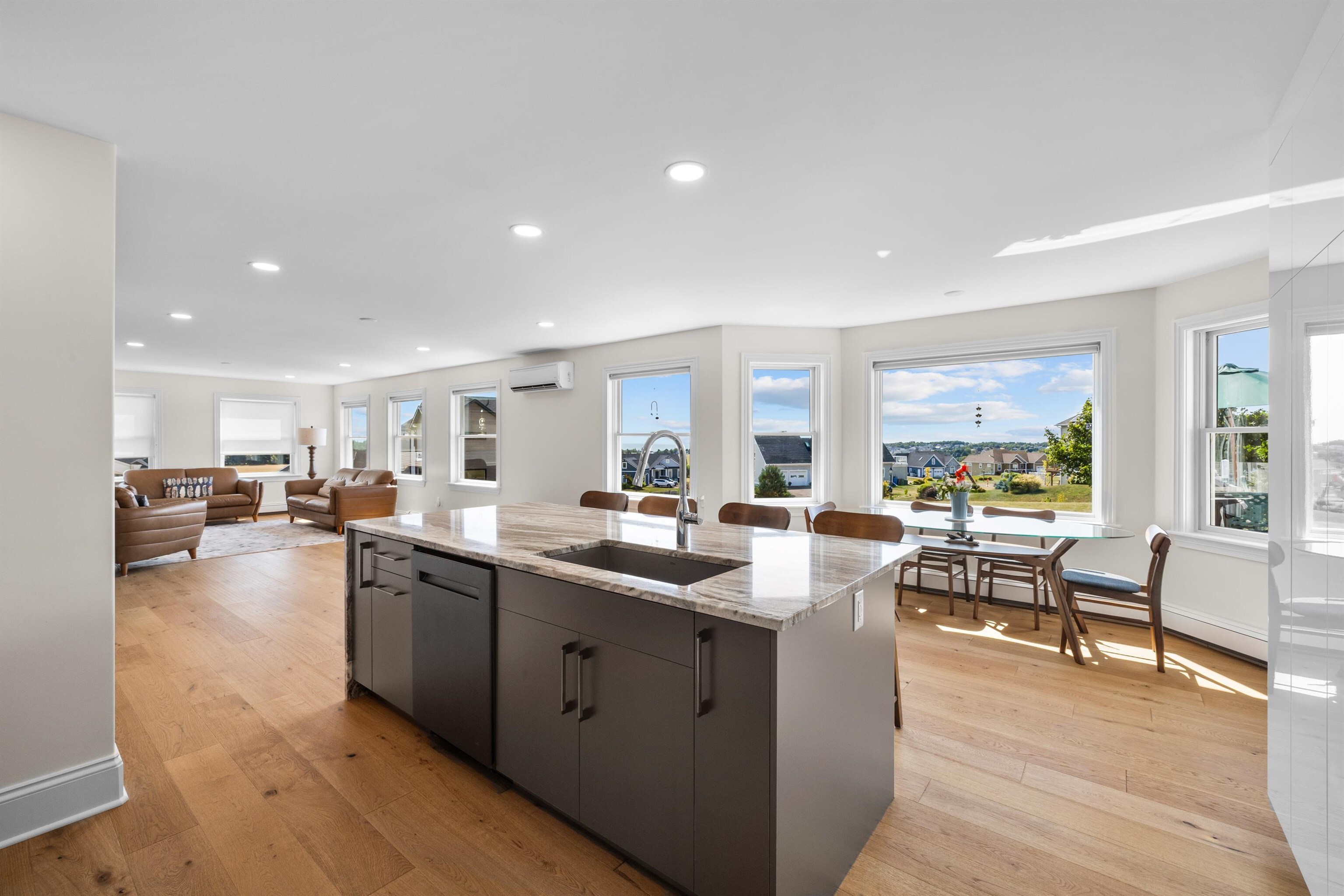 STRATFORD, Prince Edward Island, C1B 0J7, CA, 7 Bedrooms Bedrooms, ,4 BathroomsBathrooms,Residential,For Sale,1949695