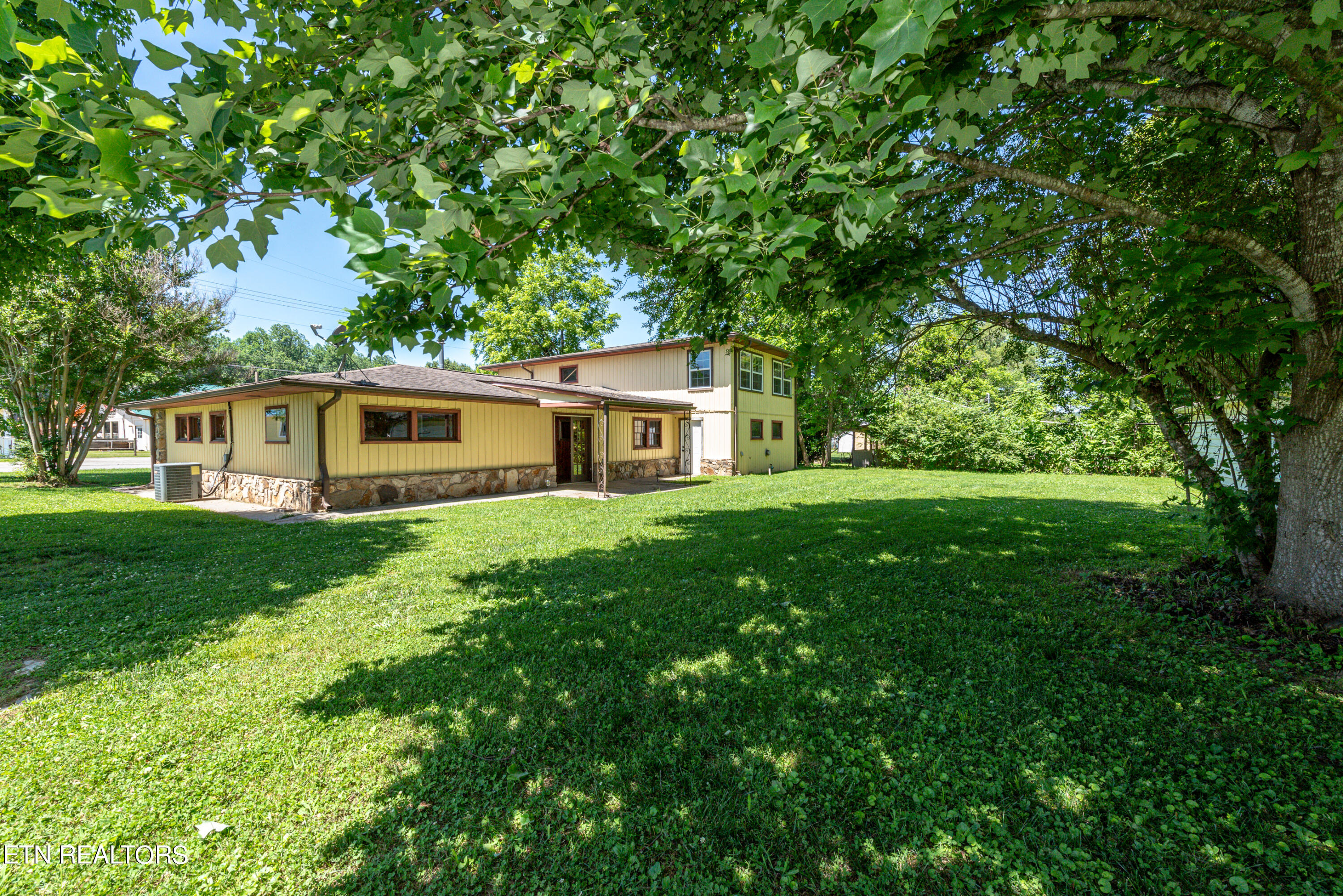 Townsend, Tennessee, 37882, United States, 3 Bedrooms Bedrooms, ,2 BathroomsBathrooms,Residential,For Sale,1984041