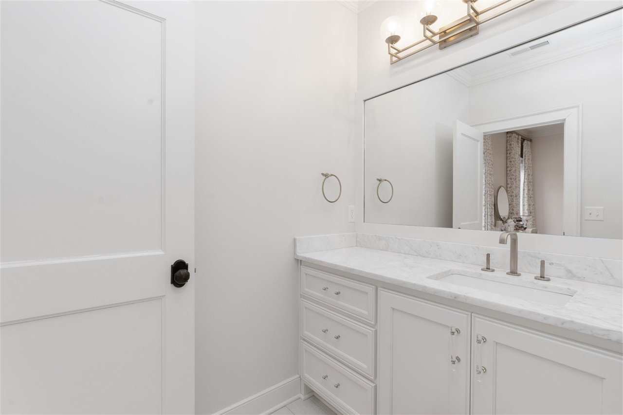 Bowling Green, Kentucky, 42103, United States, 5 Bedrooms Bedrooms, ,5 BathroomsBathrooms,Residential,For Sale,1986458