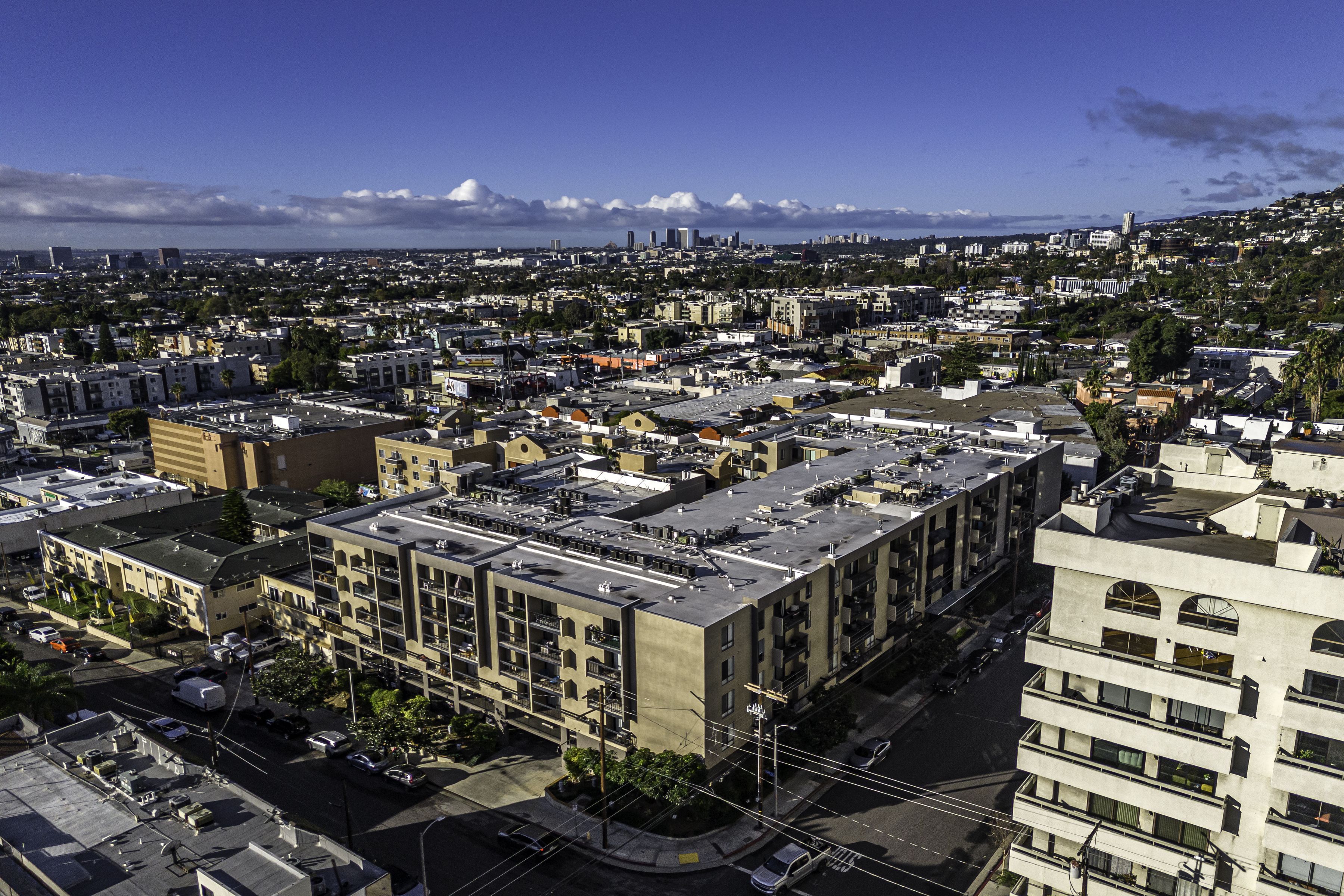  7320 Hawthorn Ave - 物件實景