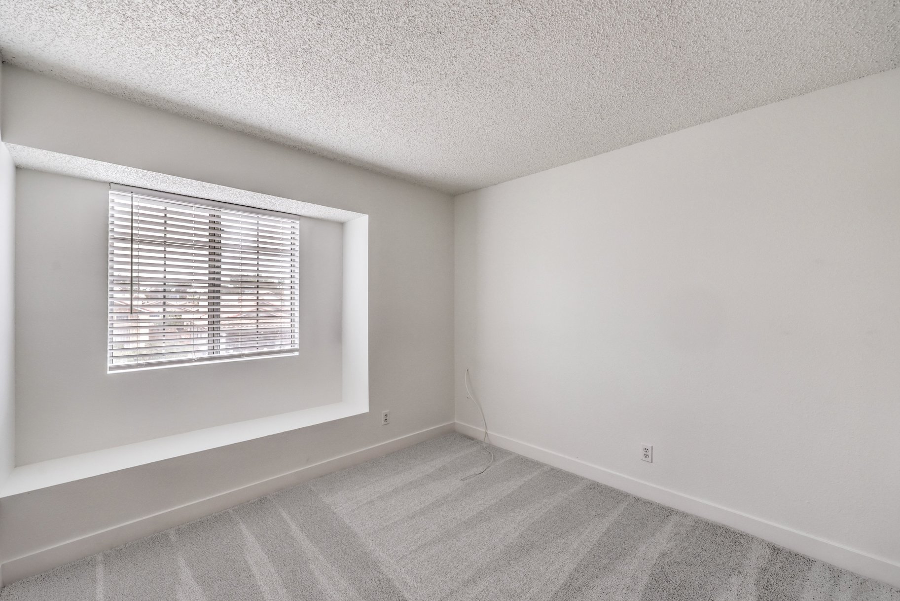  Fresh, Spacious & Move-In Ready — Green Valley Home on an Oversized Lot - 物件實景