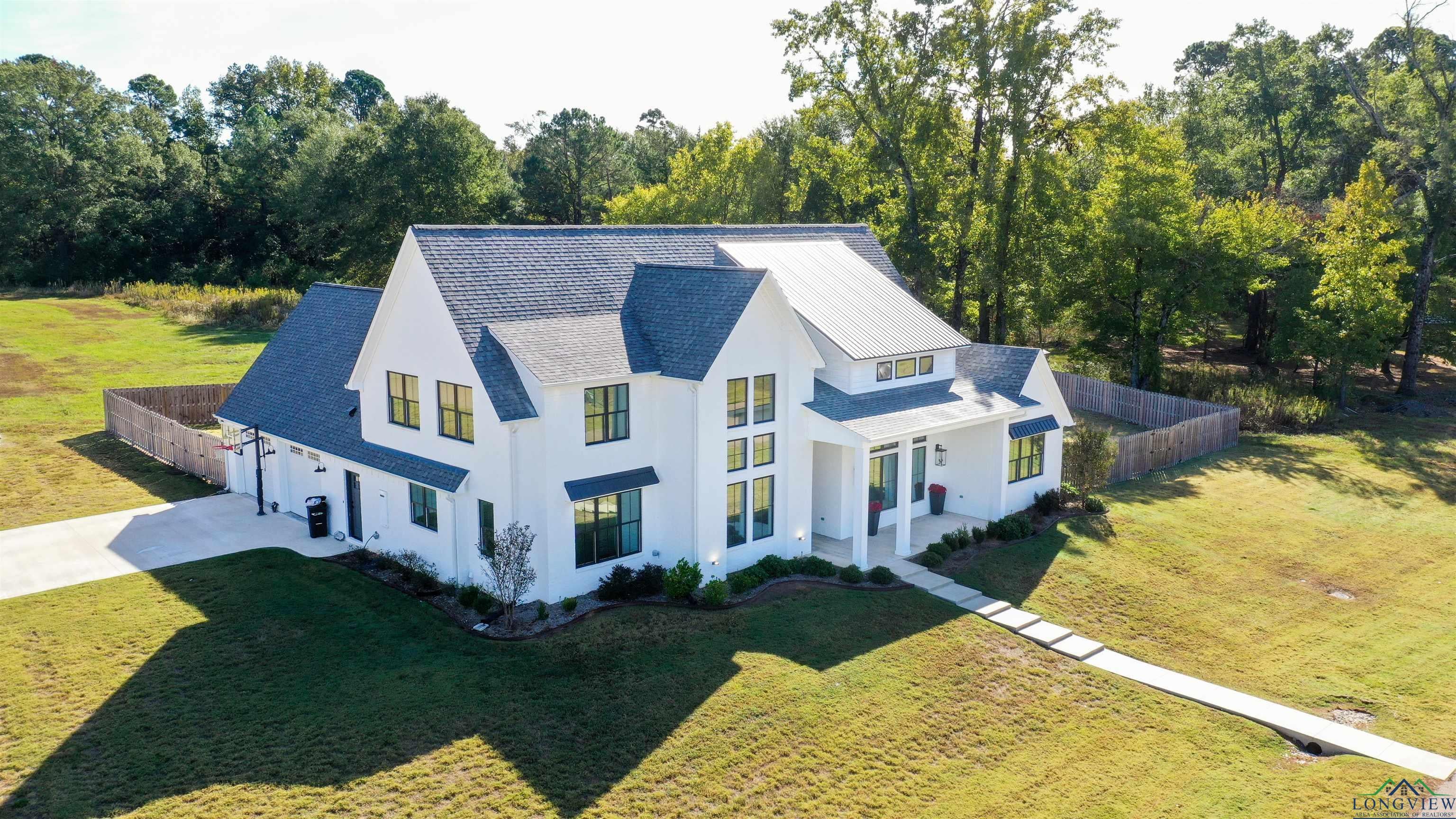 Texarkana, Texas, 75503, United States, 4 Bedrooms Bedrooms, ,4 BathroomsBathrooms,Residential,For Sale,1980394