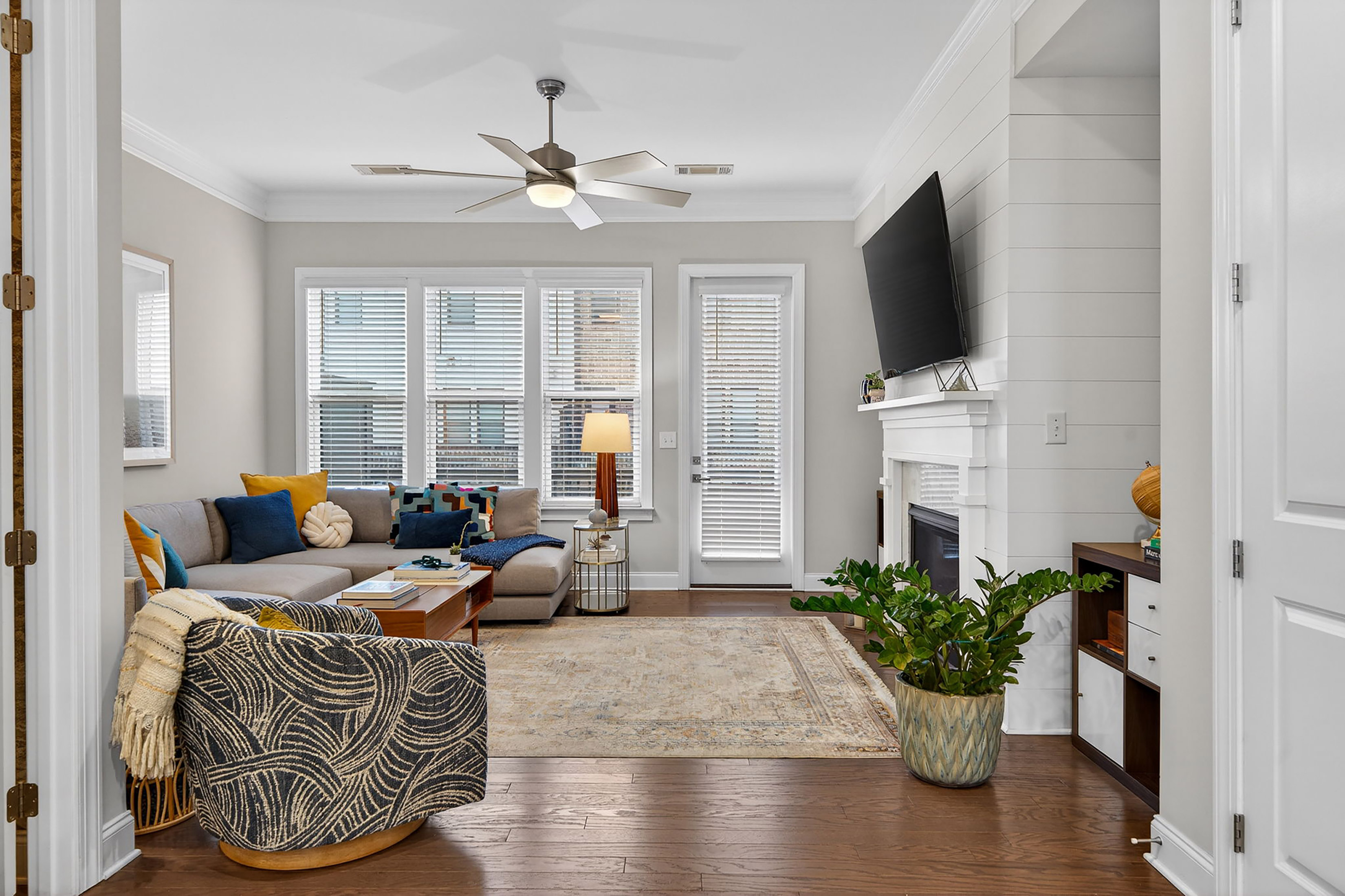  Stunning Three Bedroom Townhome in Convenient Boutique Community - 物件實景