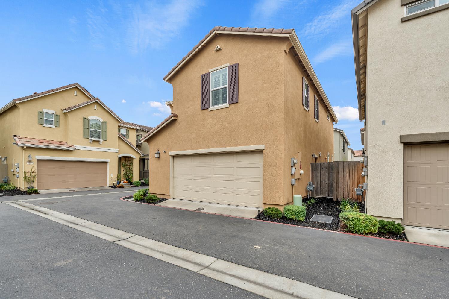 Elk Grove, California, 95758, United States, 3 Bedrooms Bedrooms, ,3 BathroomsBathrooms,Residential,For Sale,1995602