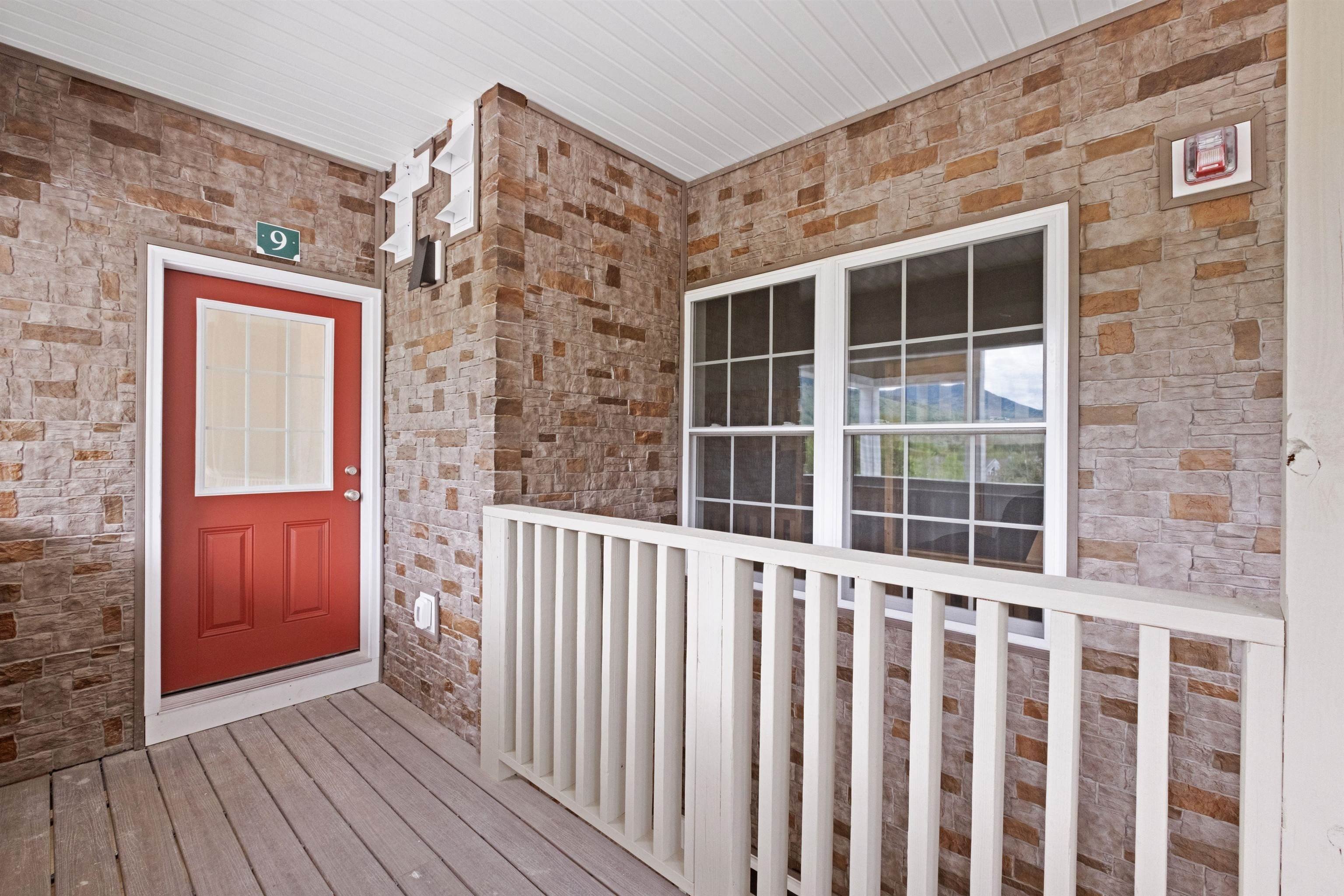 Lincoln, New Hampshire, 03251, United States, 5 Bedrooms Bedrooms, ,4 BathroomsBathrooms,Residential,For Sale,1921797