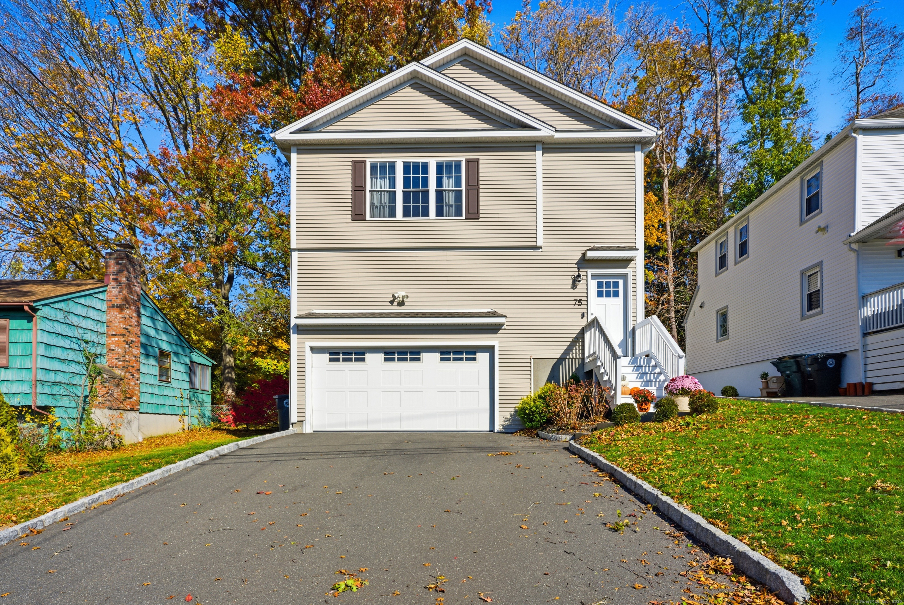 Milford, Connecticut, 06460, United States, 3 Bedrooms Bedrooms, ,3 BathroomsBathrooms,Residential,For Sale,1987930