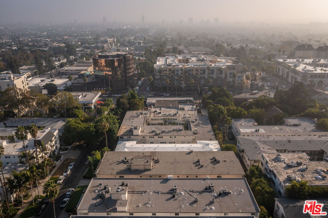 Los Angeles, California, 90046, United States, 3 Bedrooms Bedrooms, ,3 BathroomsBathrooms,Residential,For Sale,1989732