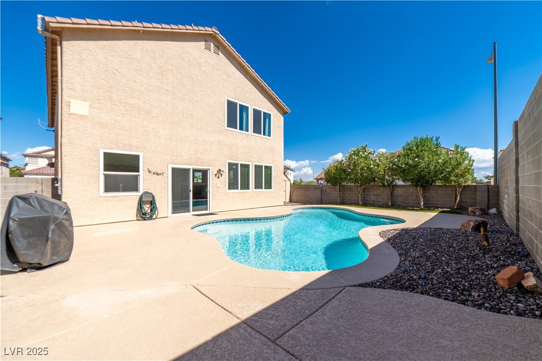 Las Vegas, Nevada, 89129, United States, 4 Bedrooms Bedrooms, ,3 BathroomsBathrooms,Residential,For Sale,1958001