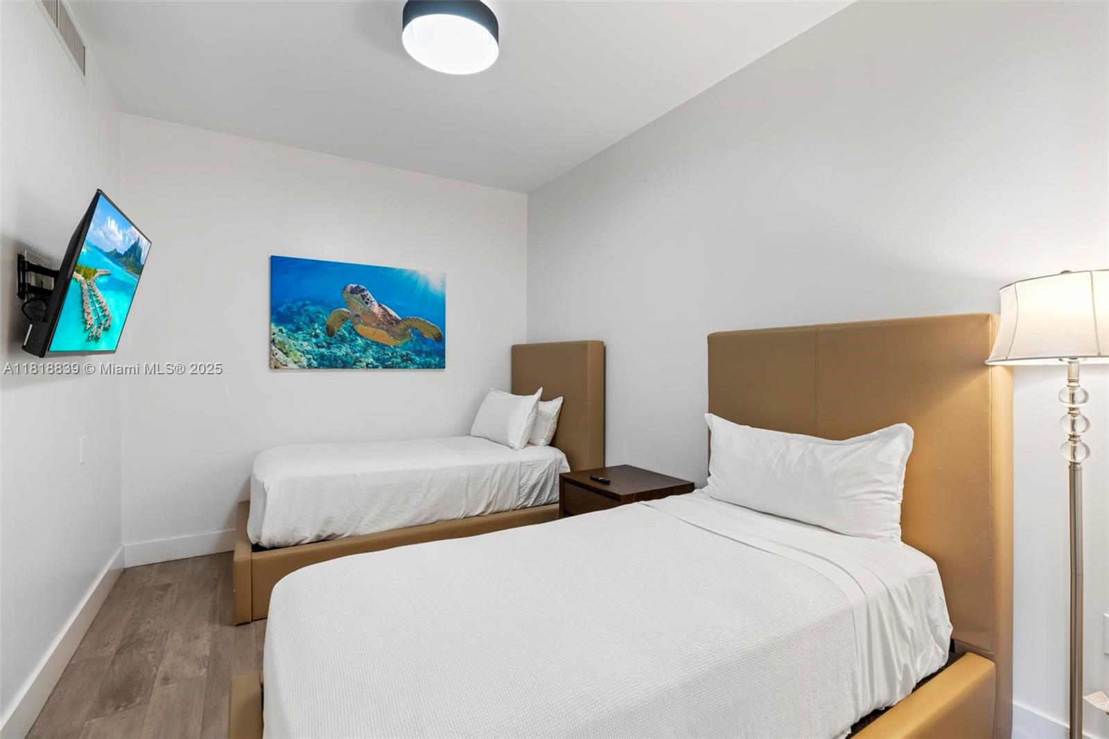Hollywood, Florida, 33019, United States, 2 Bedrooms Bedrooms, ,1 BathroomBathrooms,Residential,For Sale,1850092