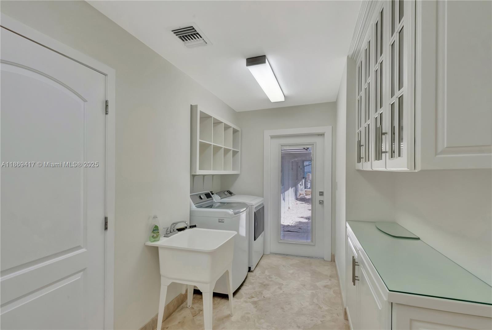 Key Biscayne, Florida, 33149, United States, 4 Bedrooms Bedrooms, ,4 BathroomsBathrooms,Residential,For Sale,1942123