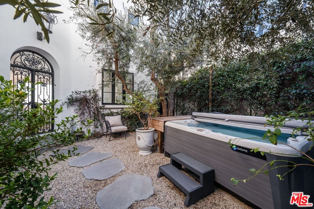 Malibu, California, 90265, United States, 3 Bedrooms Bedrooms, ,3 BathroomsBathrooms,Residential,For Sale,1994760