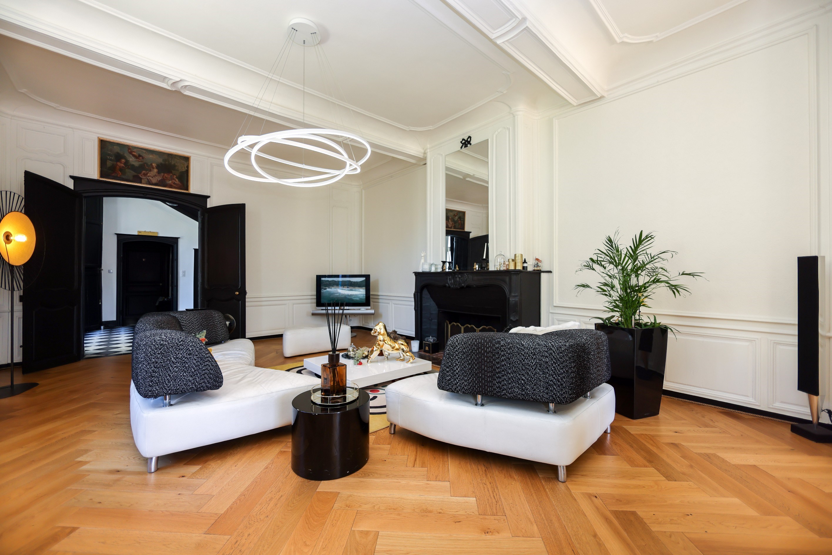  MONTREUIL AT THE FOOT OF THE RAMPARTS – A STUNNING 18TH-CENTURY MANSION - 物件實景
