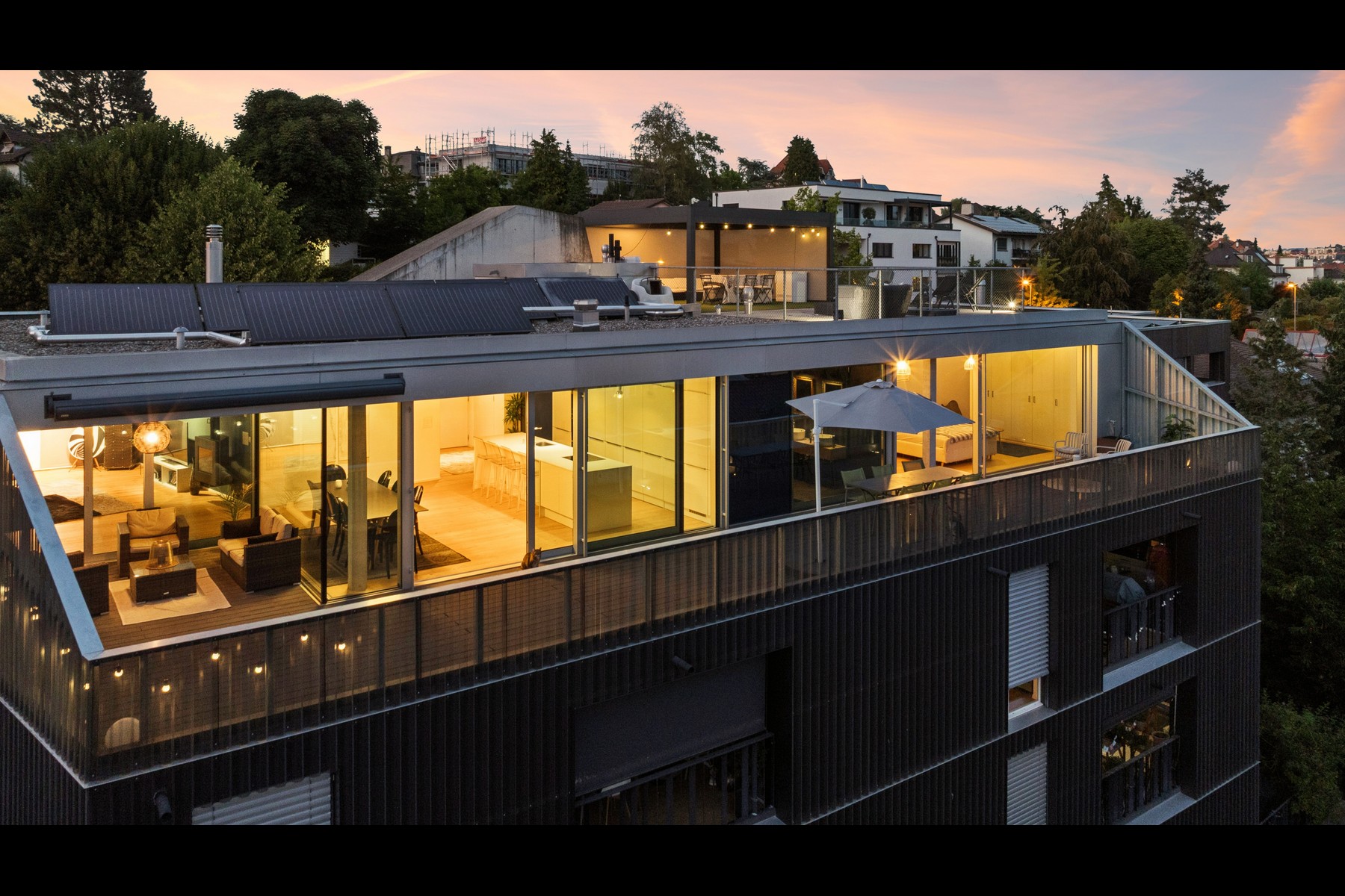  Exceptional penthouse of over 220 m² (weighted) with a private rooftop terrace i - 物件實景