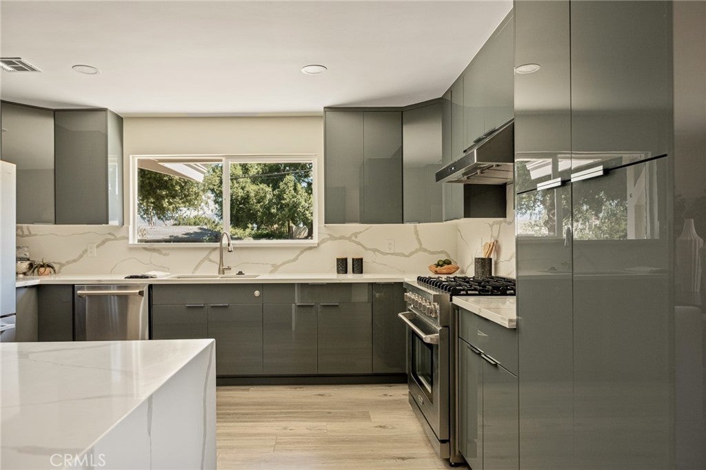 Redlands, California, 92373, United States, 4 Bedrooms Bedrooms, ,4 BathroomsBathrooms,Residential,For Sale,1900605
