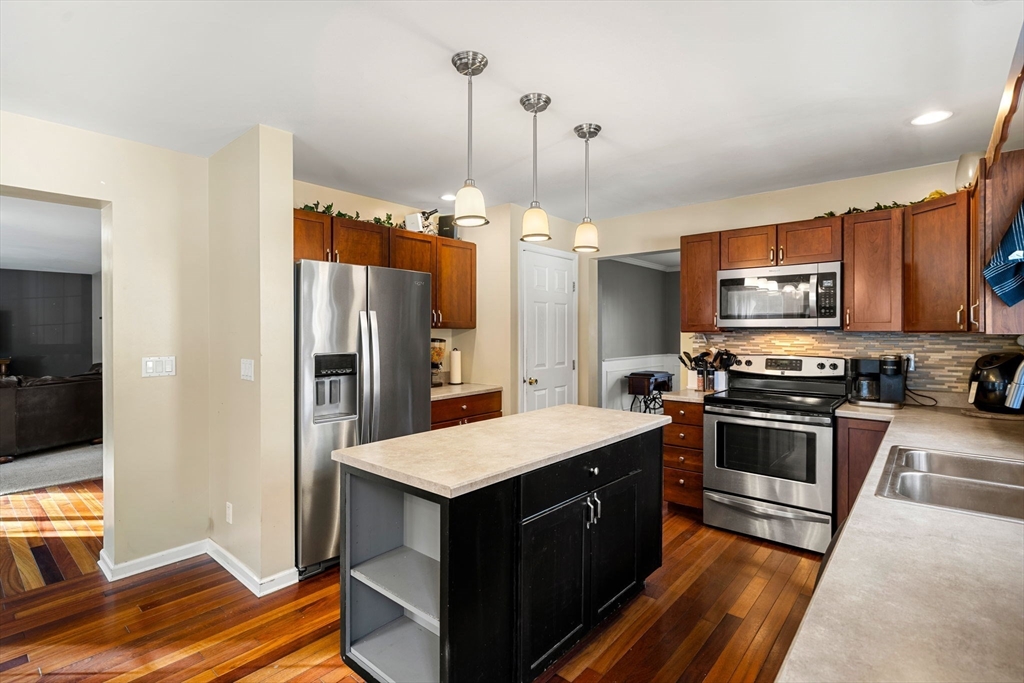 Tyngsboro, Massachusetts, 01879, United States, 4 Bedrooms Bedrooms, ,4 BathroomsBathrooms,Residential,For Sale,2000977