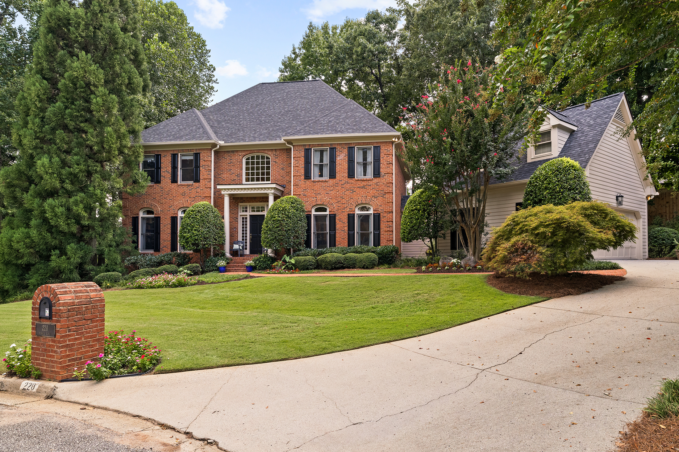  Refined Living on a Quiet Cul-de-sac in Chastain Park - 物件實景