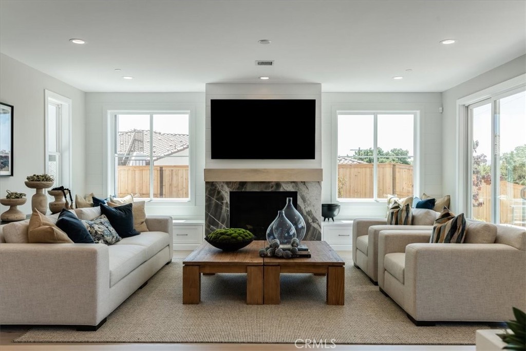 San Luis Obispo, California, 93401, United States, 5 Bedrooms Bedrooms, ,6 BathroomsBathrooms,Residential,For Sale,2008963