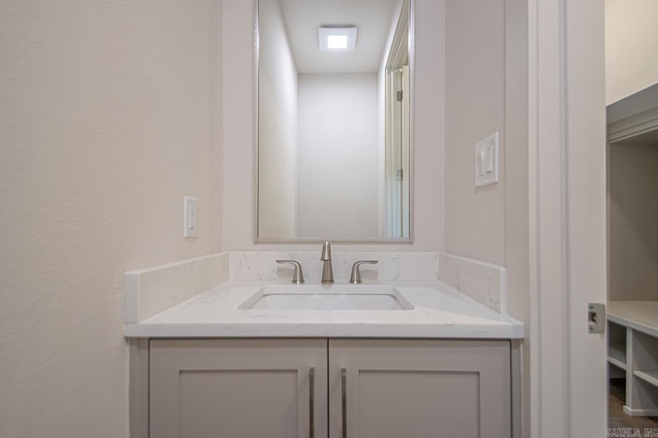 Benton, Arkansas, 72019, United States, 5 Bedrooms Bedrooms, ,4 BathroomsBathrooms,Residential,For Sale,2005368