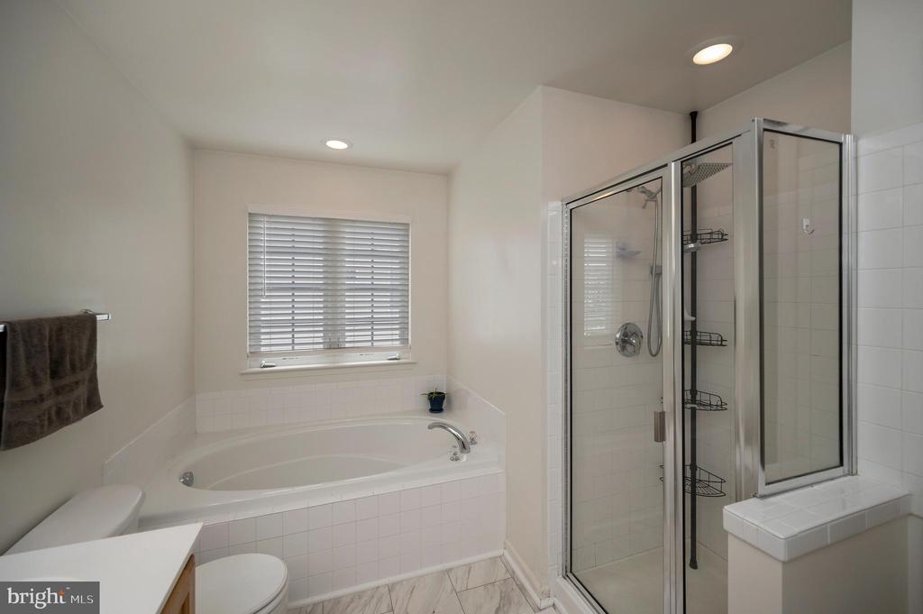 Fredericksburg, Virginia, 22407, United States, 4 Bedrooms Bedrooms, ,4 BathroomsBathrooms,Residential,For Sale,2049321