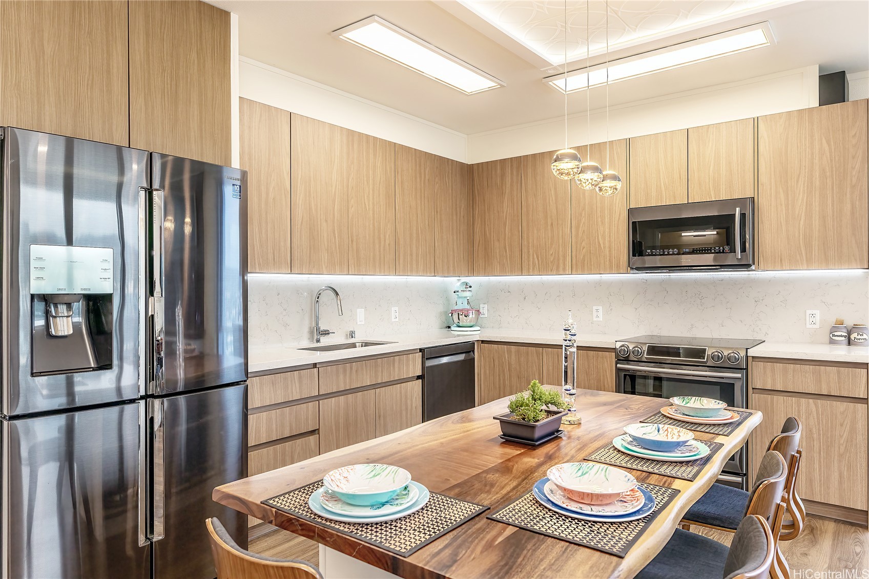 Honolulu, Hawaii, 96814, United States, 2 Bedrooms Bedrooms, ,2 BathroomsBathrooms,Residential,For Sale,1837797