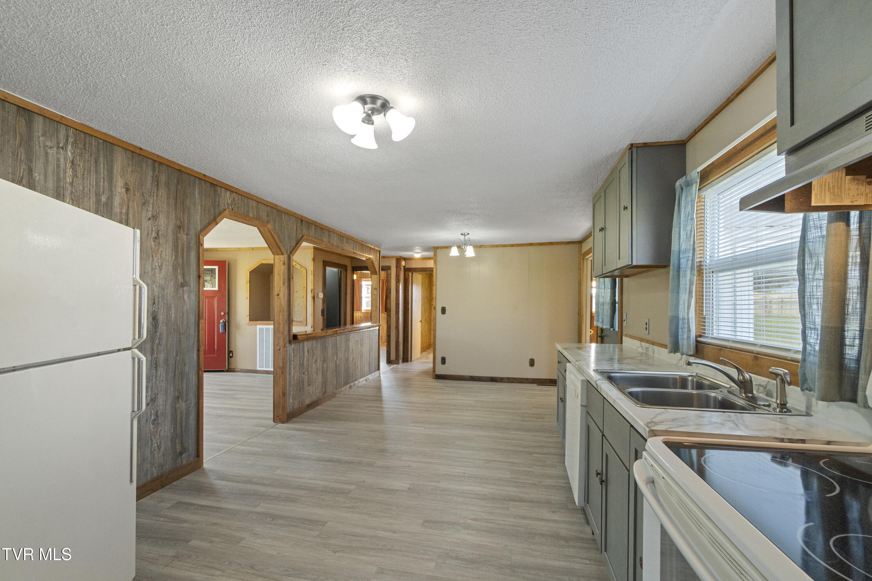 Greeneville, Tennessee, 37743, United States, 3 Bedrooms Bedrooms, ,2 BathroomsBathrooms,Residential,For Sale,1982221