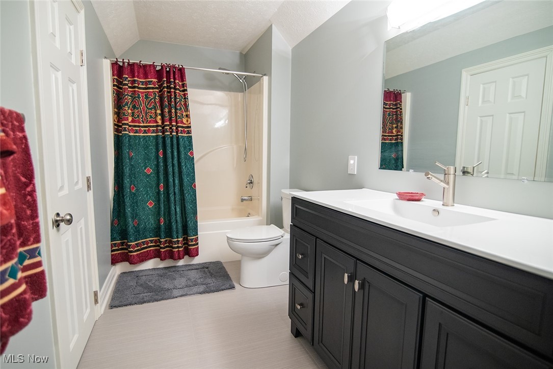 Vienna, West Virginia, 26105, United States, 4 Bedrooms Bedrooms, ,5 BathroomsBathrooms,Residential,For Sale,1987496