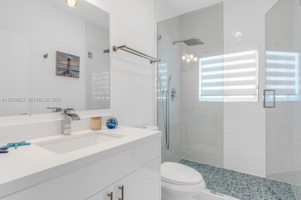 Key Largo, Florida, 33037, United States, 5 Bedrooms Bedrooms, ,3 BathroomsBathrooms,Residential,For Sale,2002061