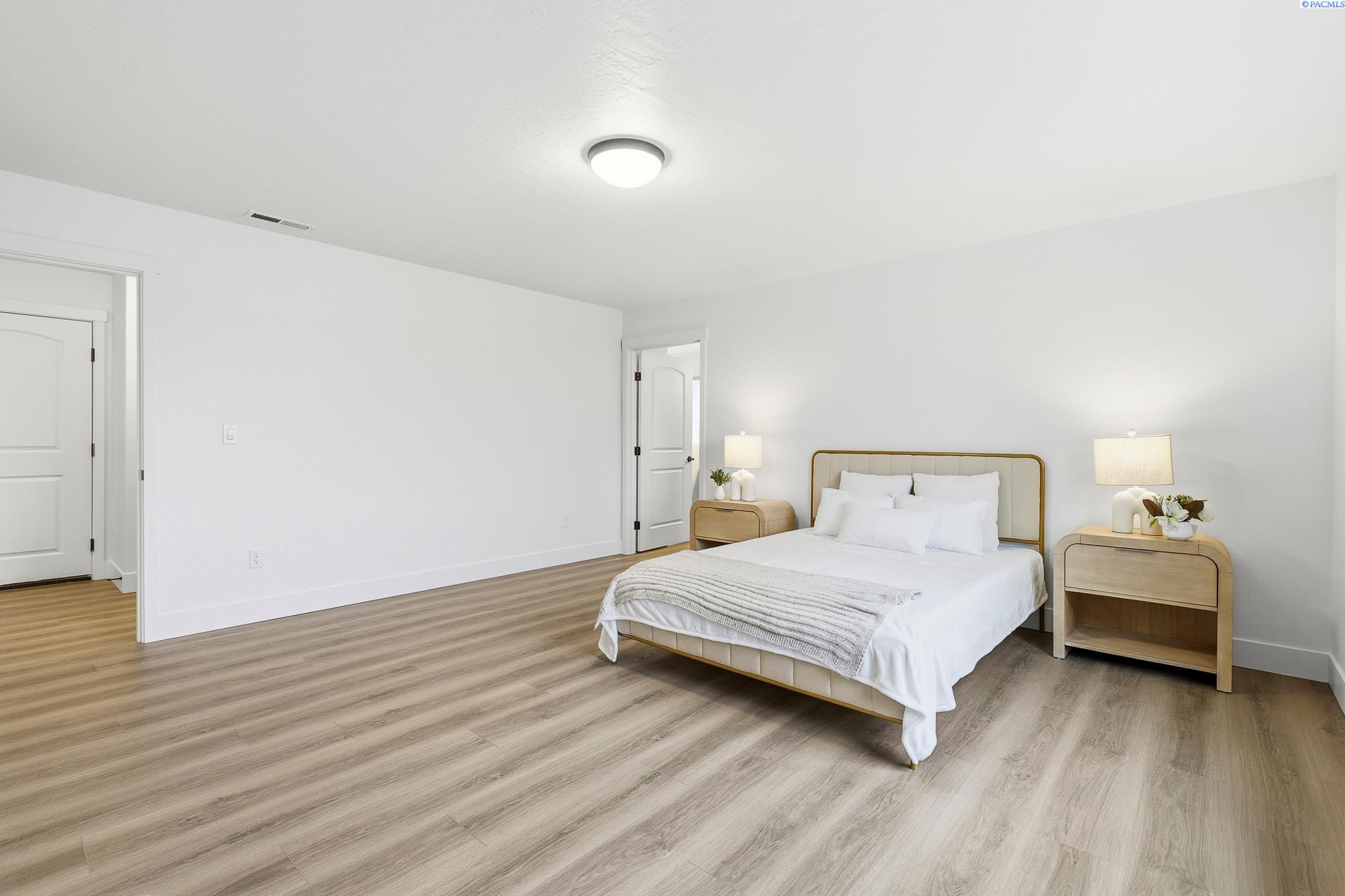 Kennewick, Washington, 99338, United States, 3 Bedrooms Bedrooms, ,2 BathroomsBathrooms,Residential,For Sale,2000655