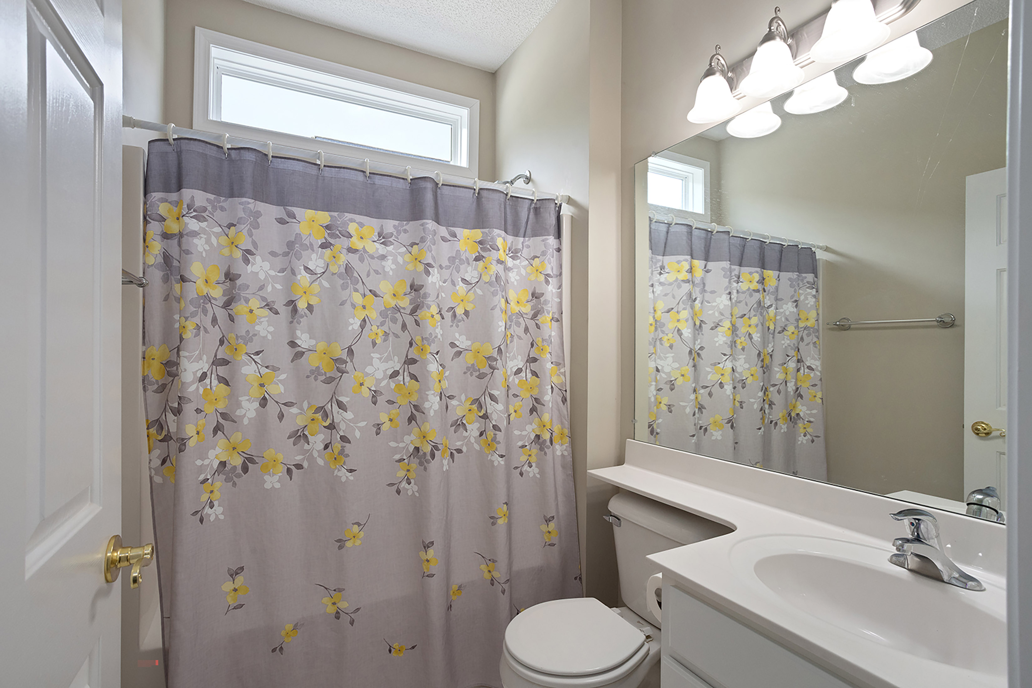  Enjoy Easy Living at Lora