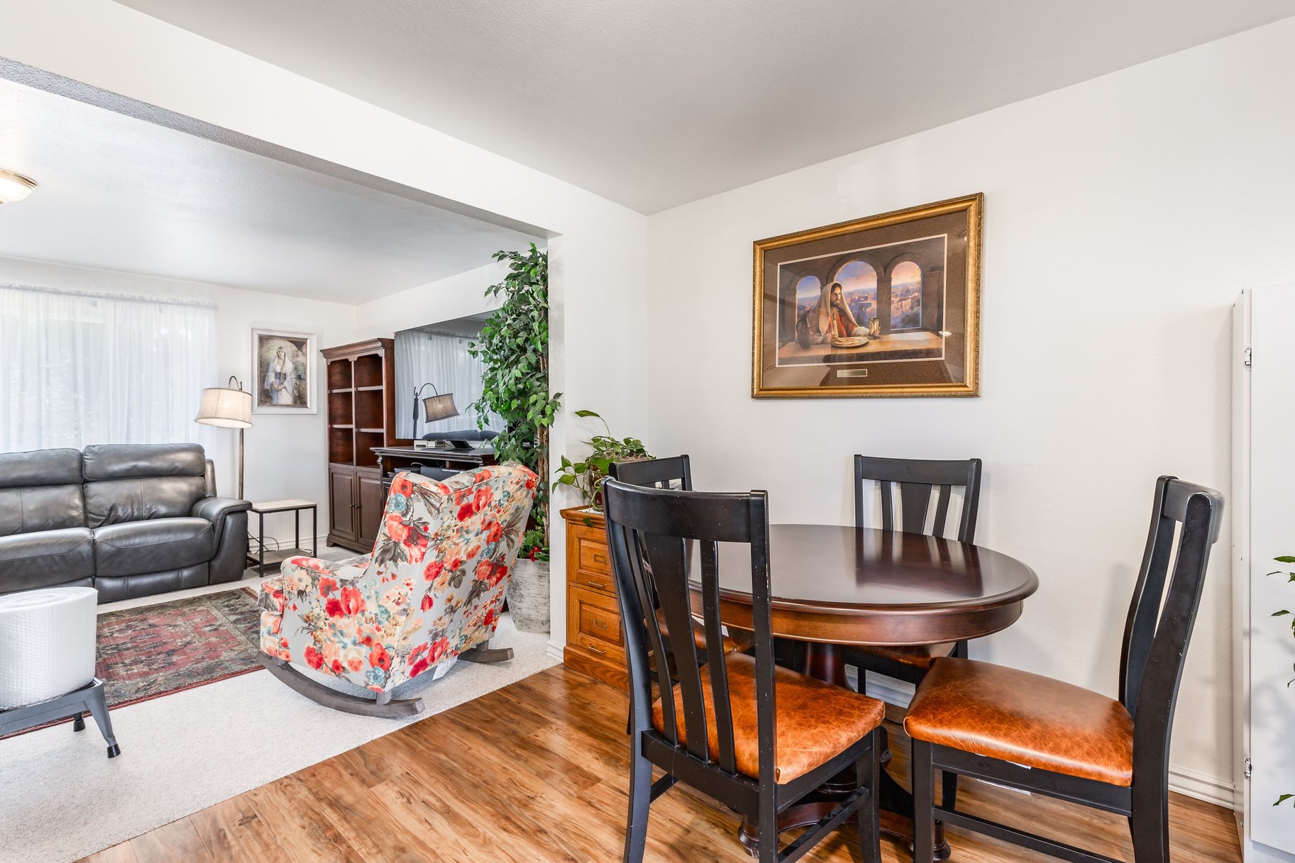  Fully Updated and Move-In Ready - 物件實景