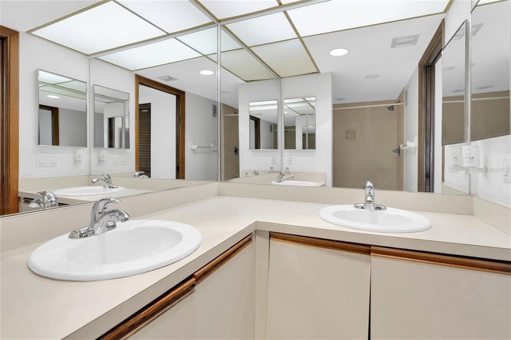 St Pete Beach, Florida, 33706, United States, 2 Bedrooms Bedrooms, ,2 BathroomsBathrooms,Residential,For Sale,1889983