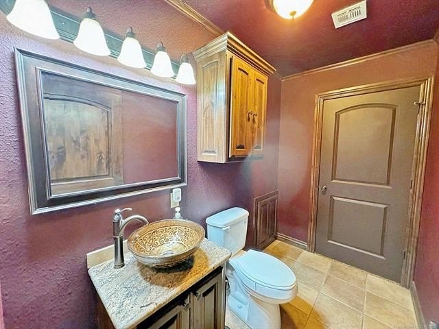 Tahlequah, Oklahoma, 74464, United States, 4 Bedrooms Bedrooms, ,6 BathroomsBathrooms,Residential,For Sale,1983044