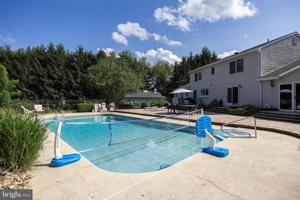 Cream Ridge, New Jersey, 08514, United States, 4 Bedrooms Bedrooms, ,3 BathroomsBathrooms,Residential,For Sale,1902972
